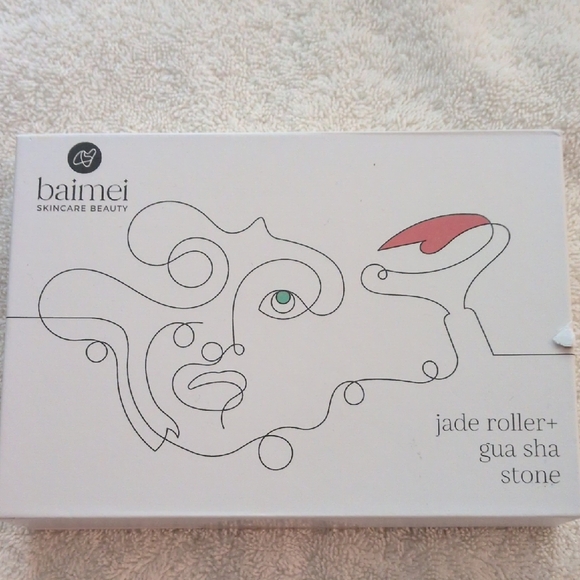 Baimei Other - Baimei Jade Roller and Gua Sha Stone Set New in Box